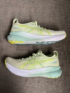 ASICS Women's Kayano 31 Running Shoes size 8